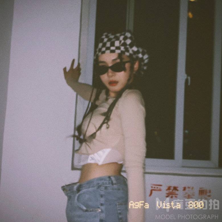 情绪模特