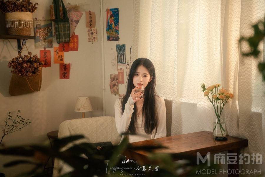 情绪模特