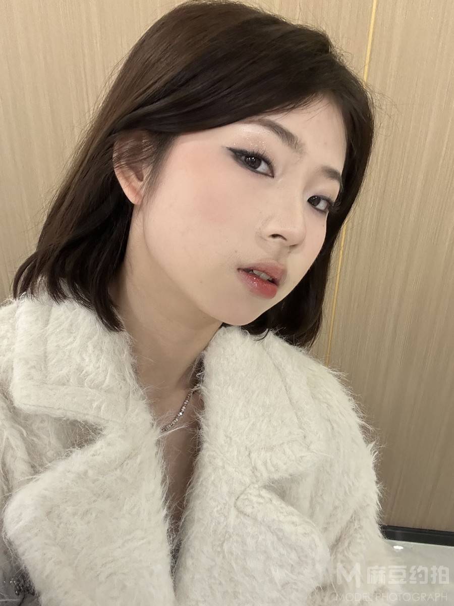 黑白模特