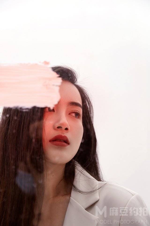 情绪模特