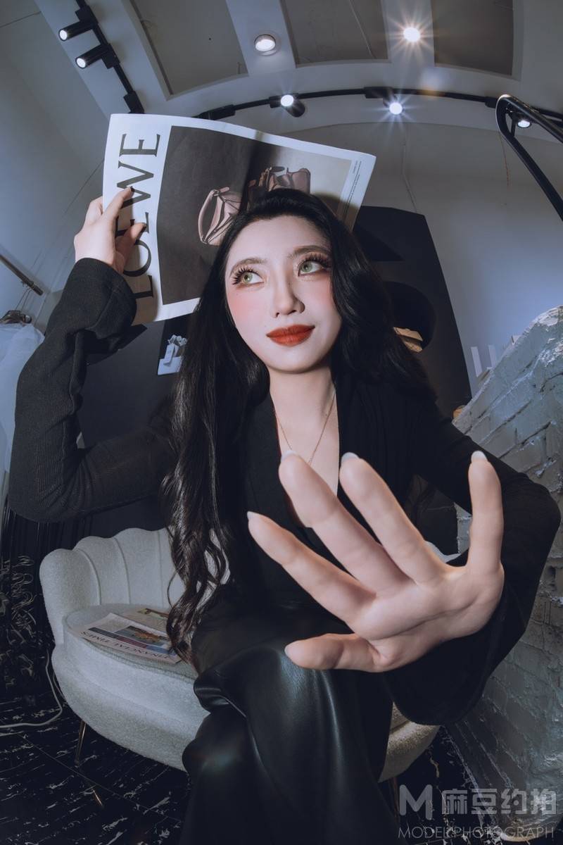 情绪模特
