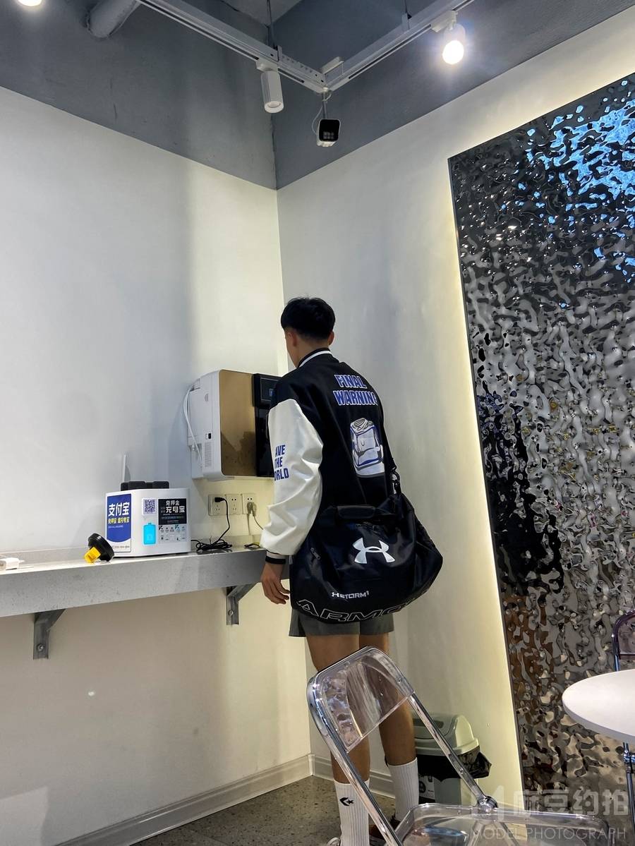 黑白模特