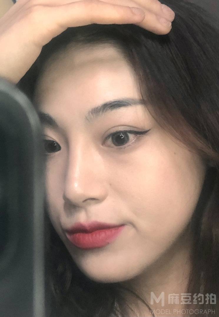 情绪模特