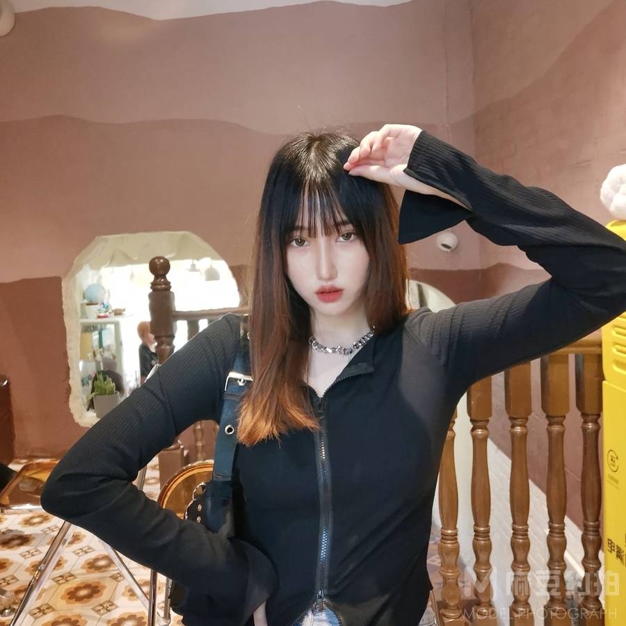 黑白模特