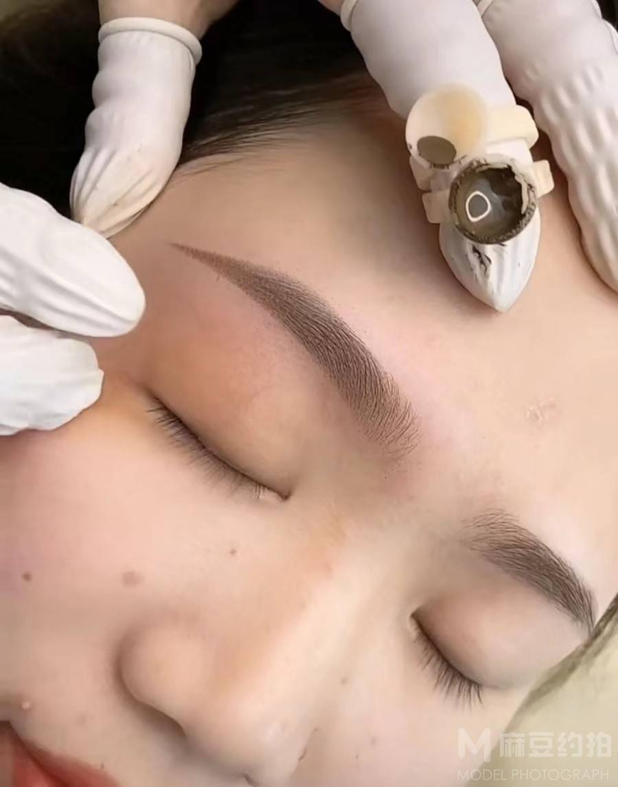 妆容模特