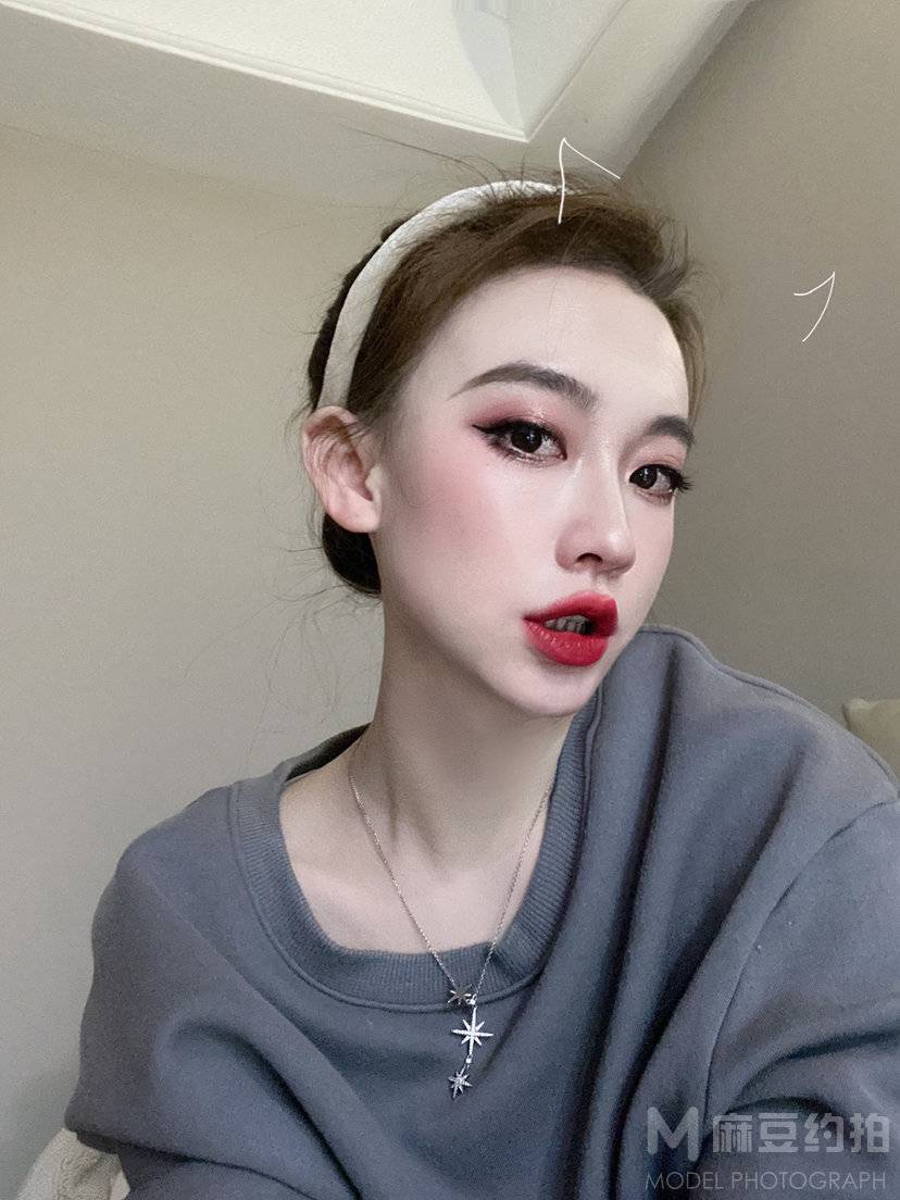 妆容模特