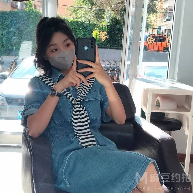 校园模特