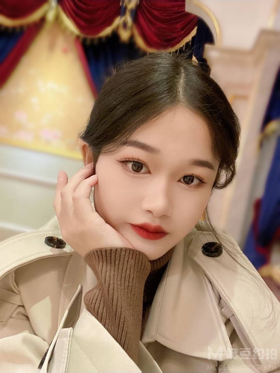 妆容模特