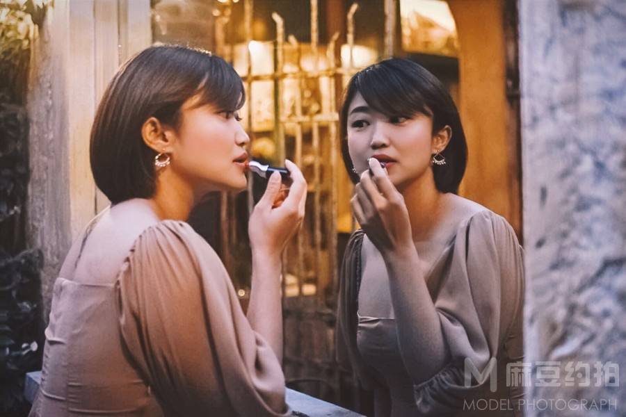 情绪模特
