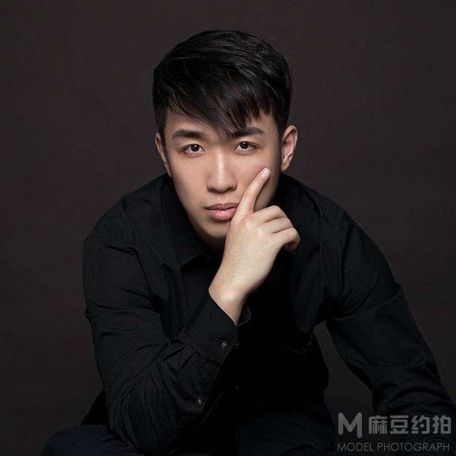 黑白模特