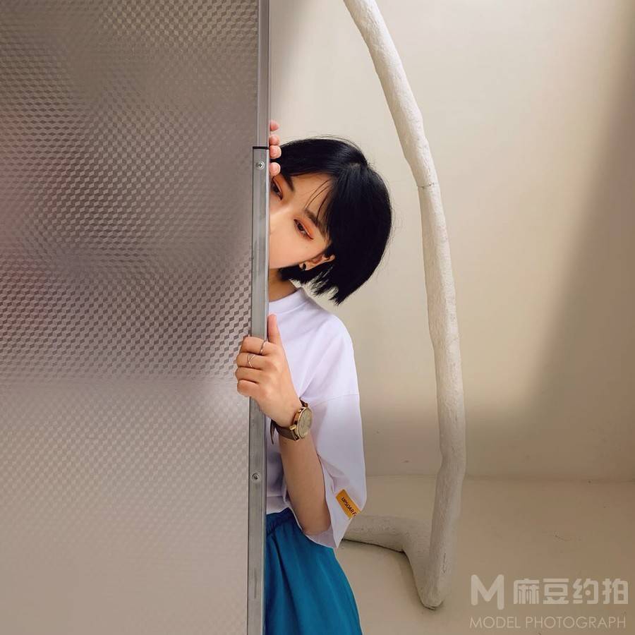 情绪模特