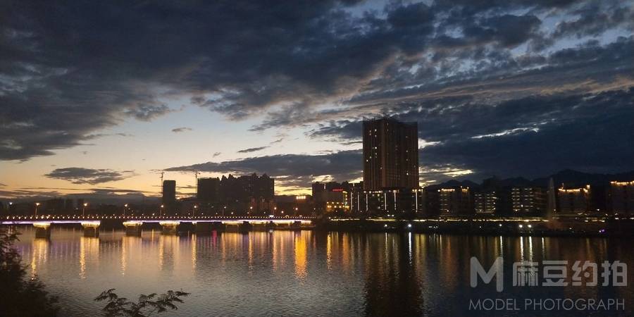 夜景模特