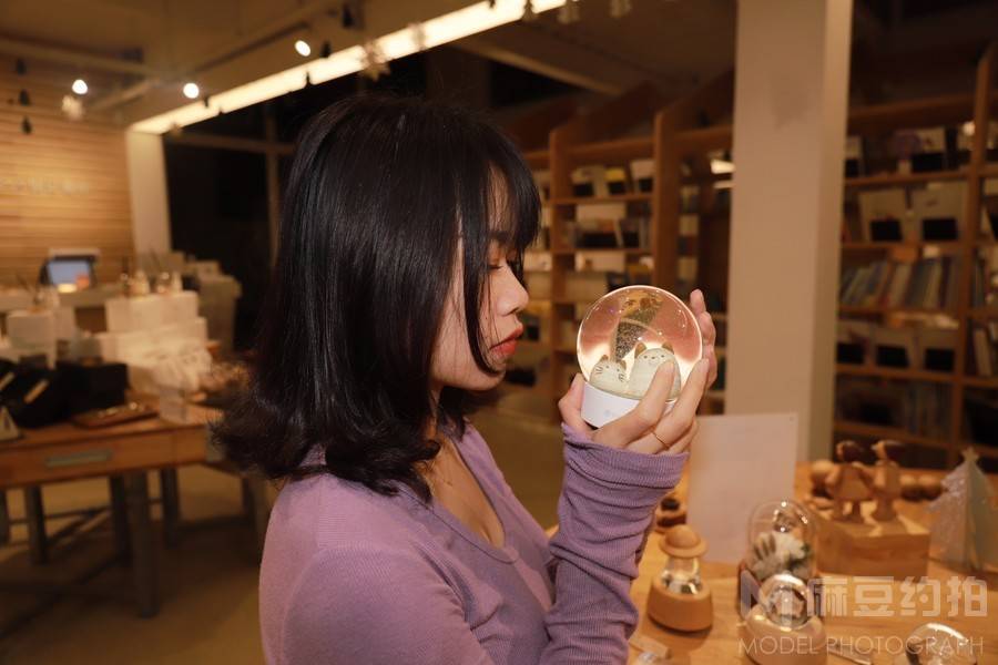情绪模特