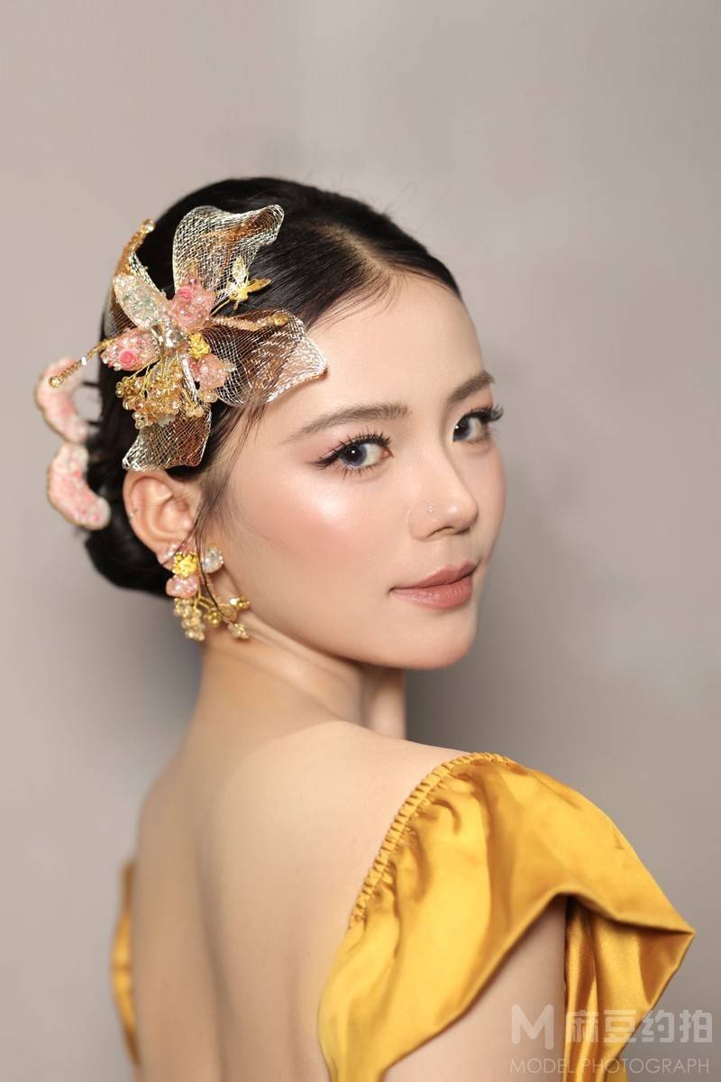 妆容模特
