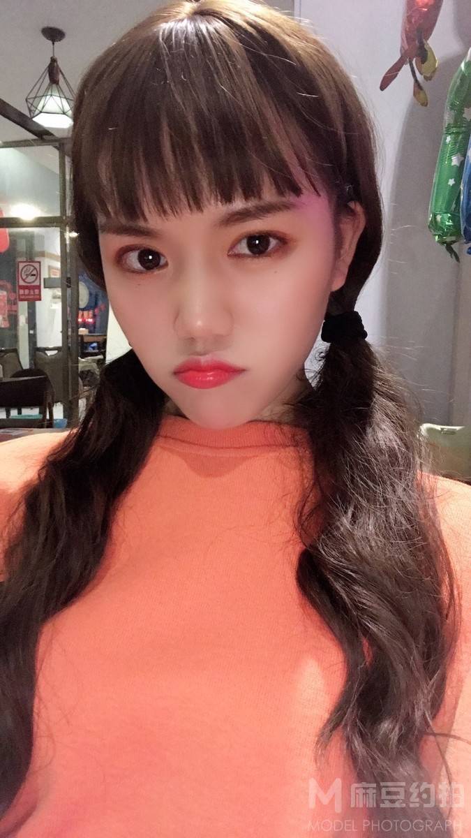 情绪模特