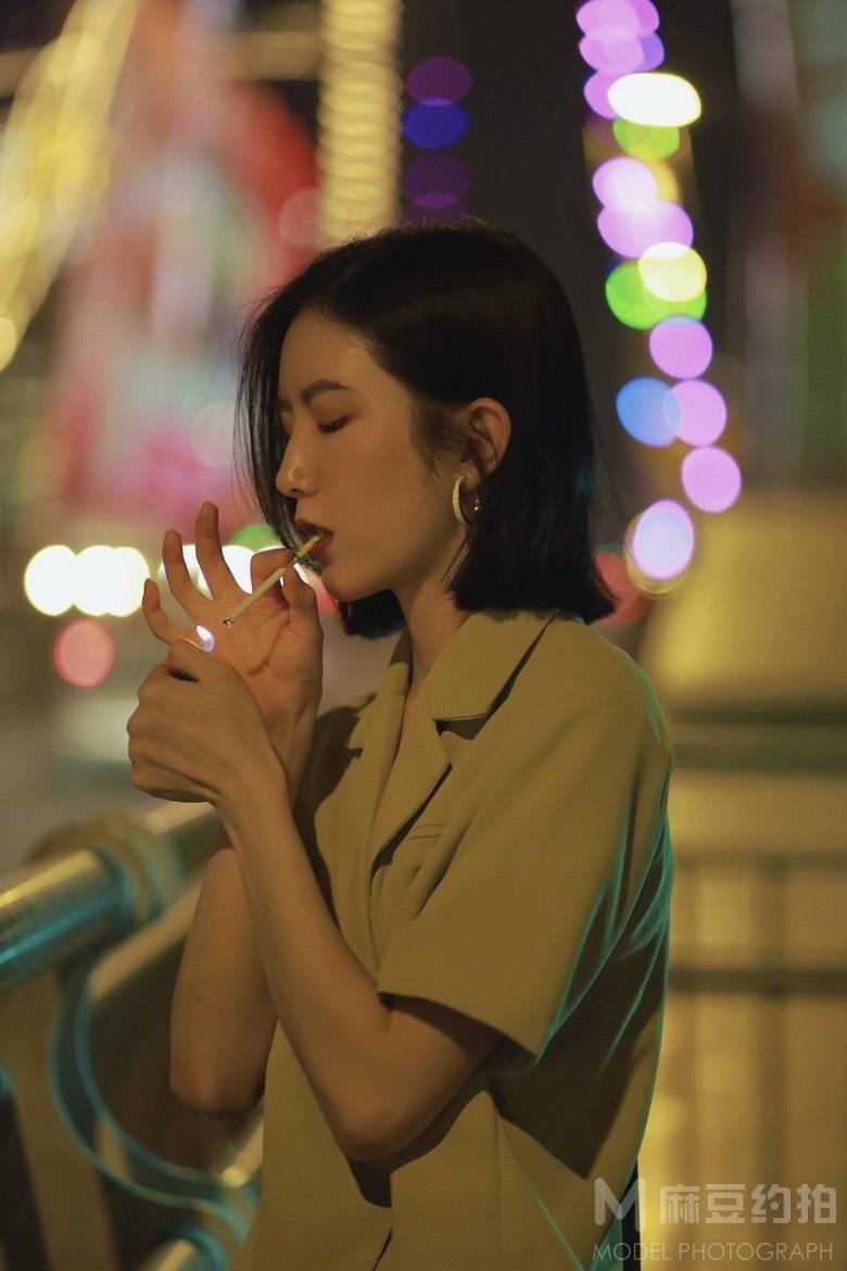 情绪模特