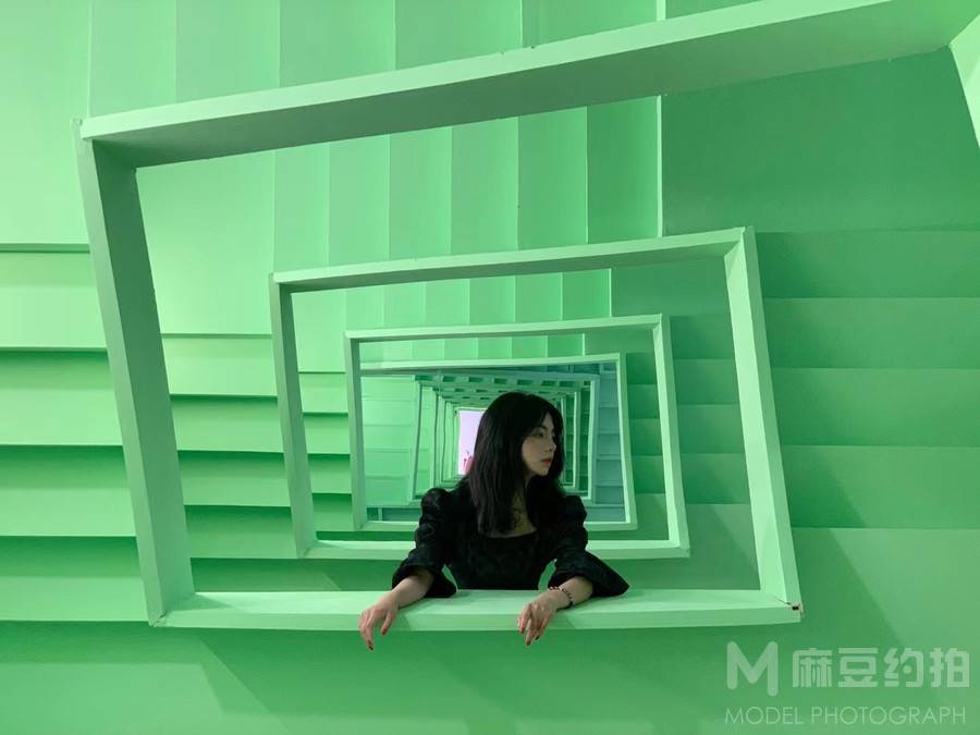 情绪模特
