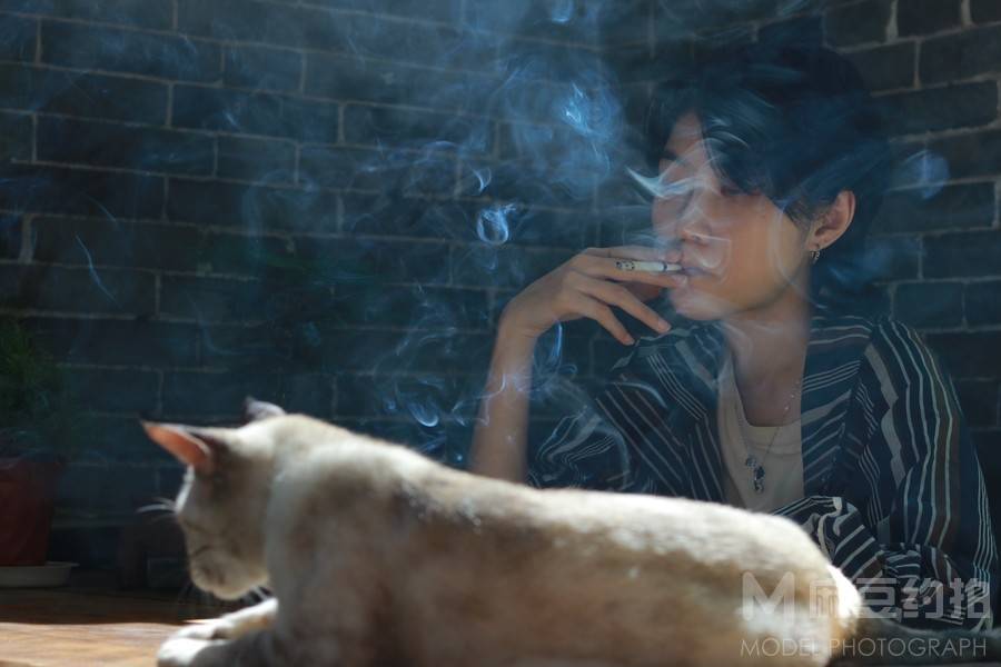 情绪模特
