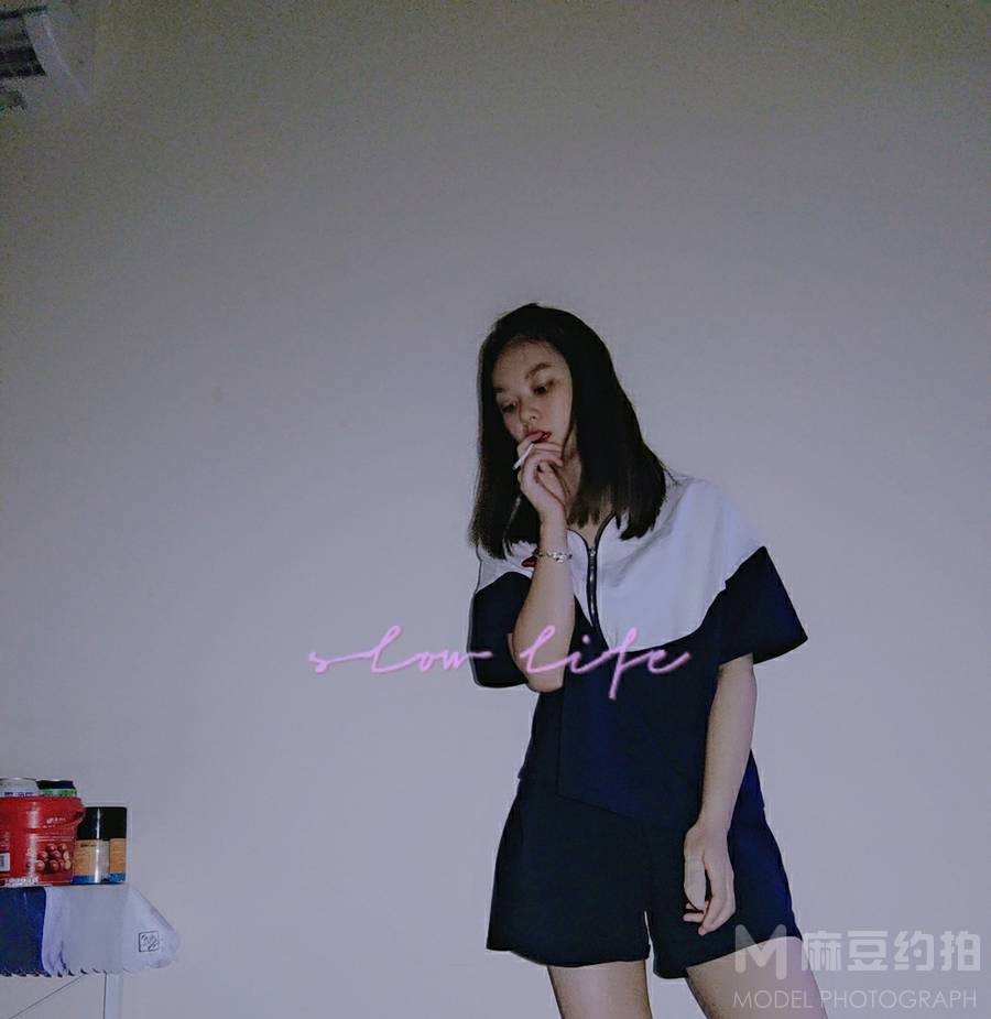 情绪模特
