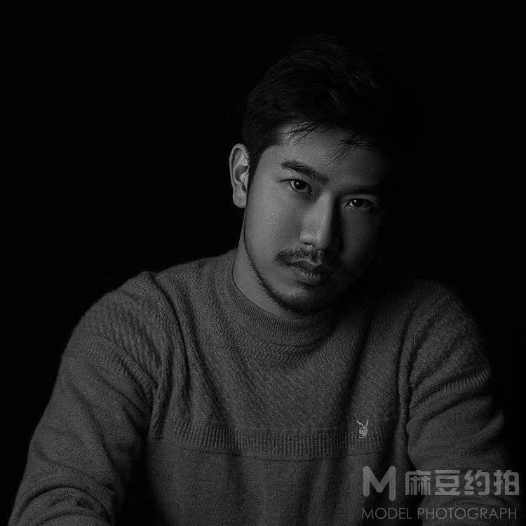 黑白模特