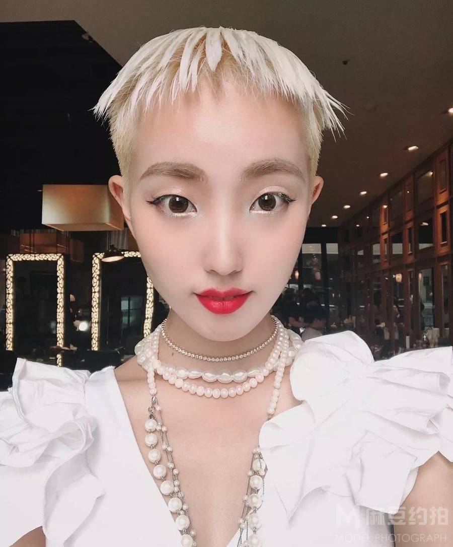 妆容模特