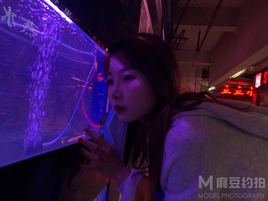 情绪模特
