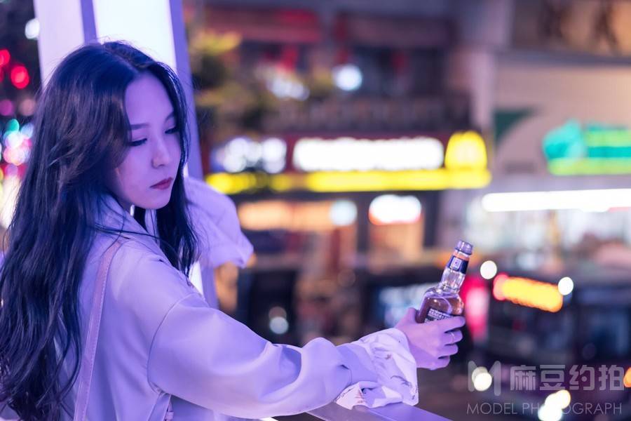 情绪模特