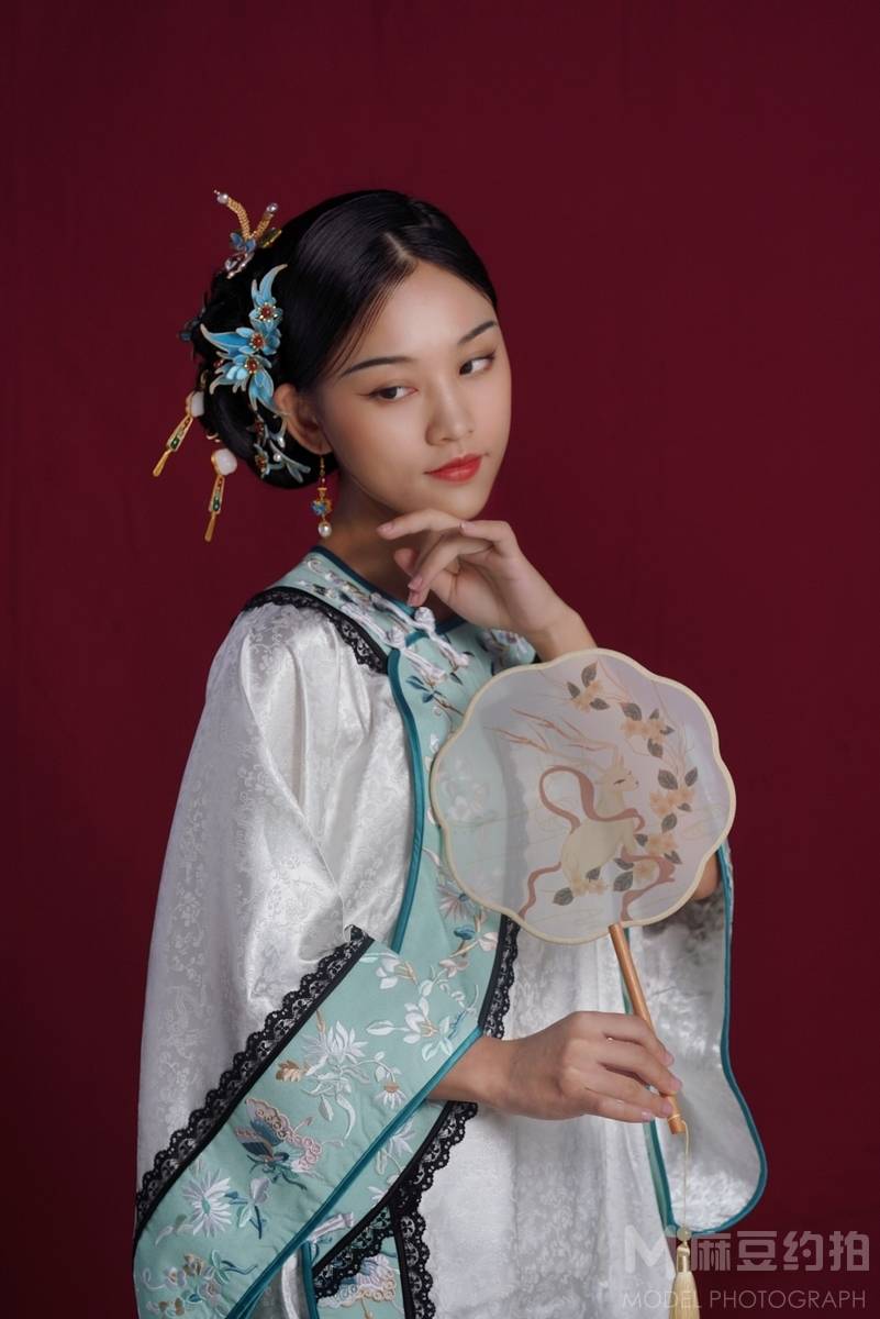 妆容模特