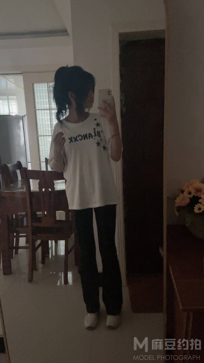 黑白模特