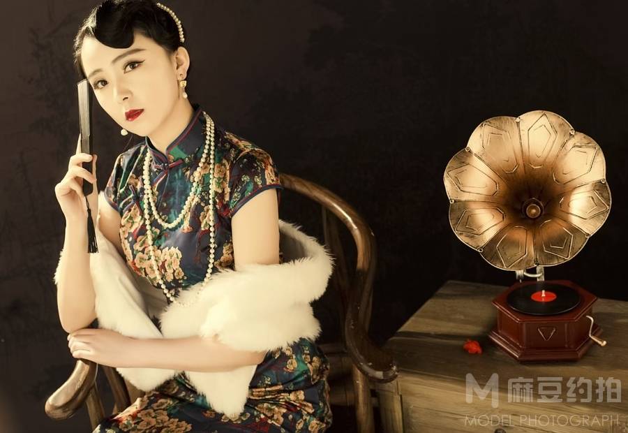 情绪模特