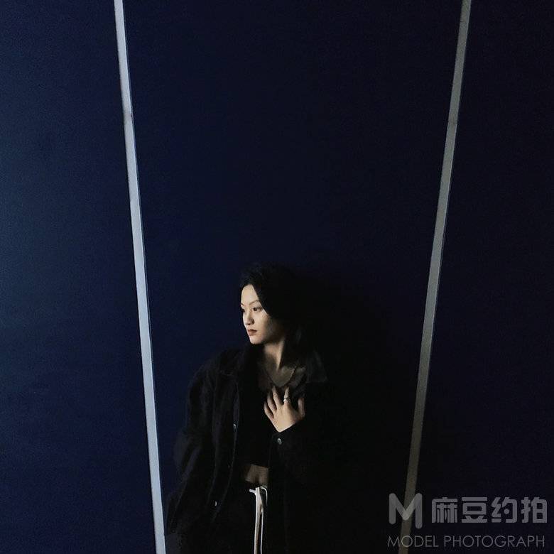 黑白模特