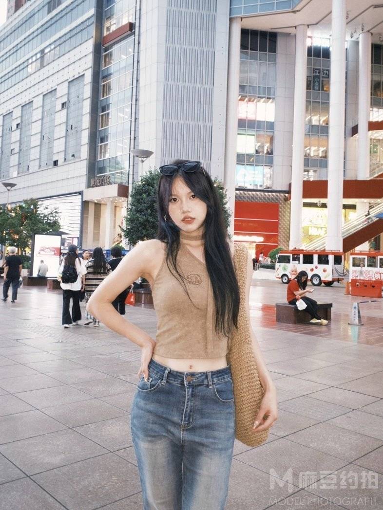 情绪模特