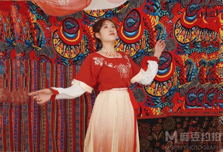 情绪模特