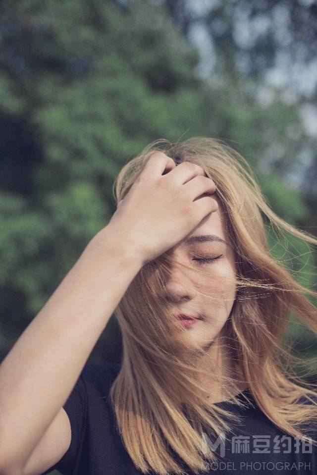 情绪模特