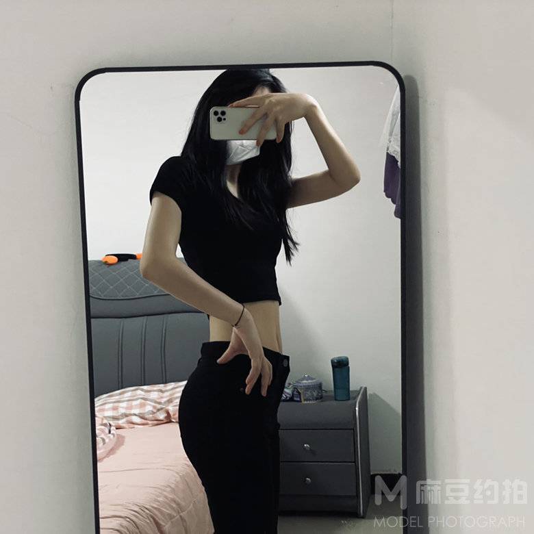黑白模特