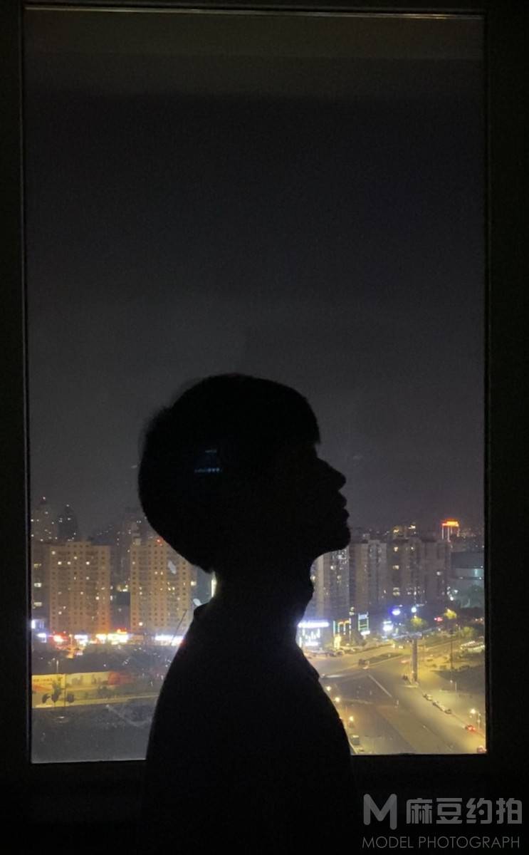 黑白模特