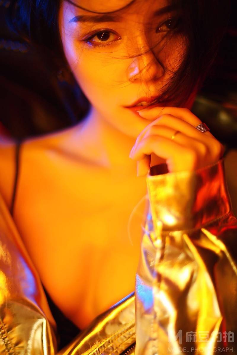 情绪模特