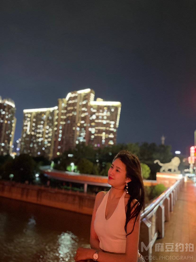 夜景模特