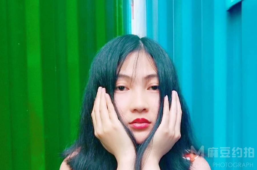 情绪模特