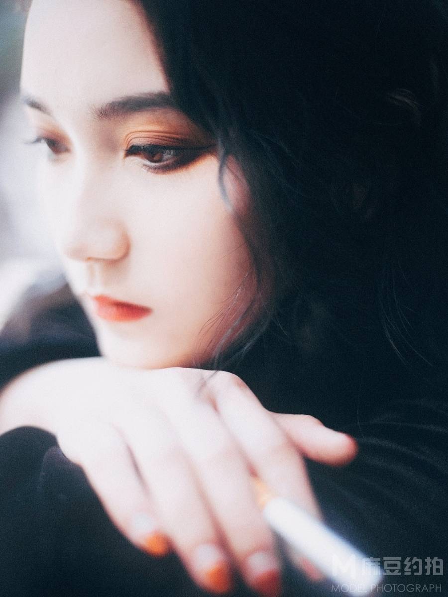 情绪模特