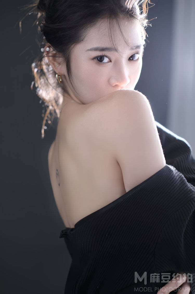 黑白模特