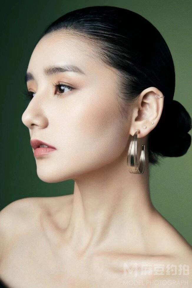 妆容模特
