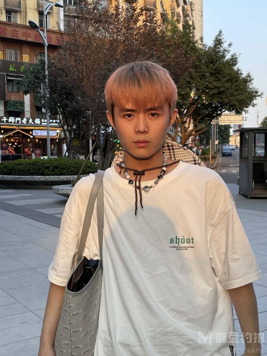 情绪模特