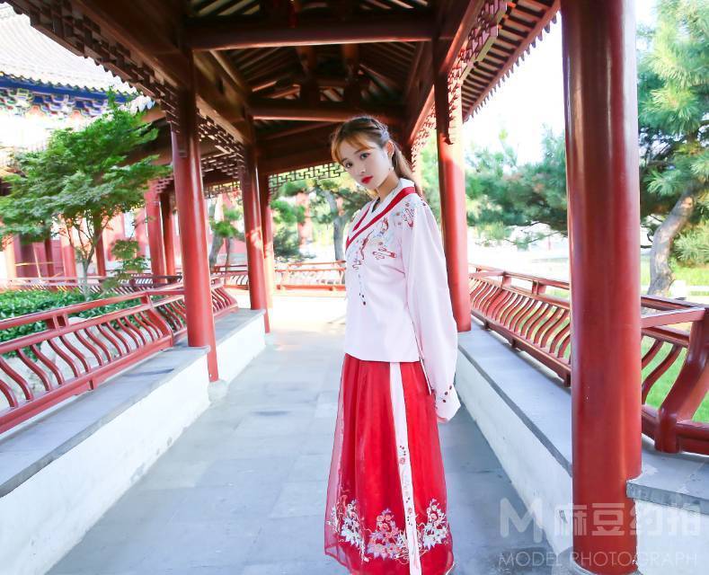 汉服模特