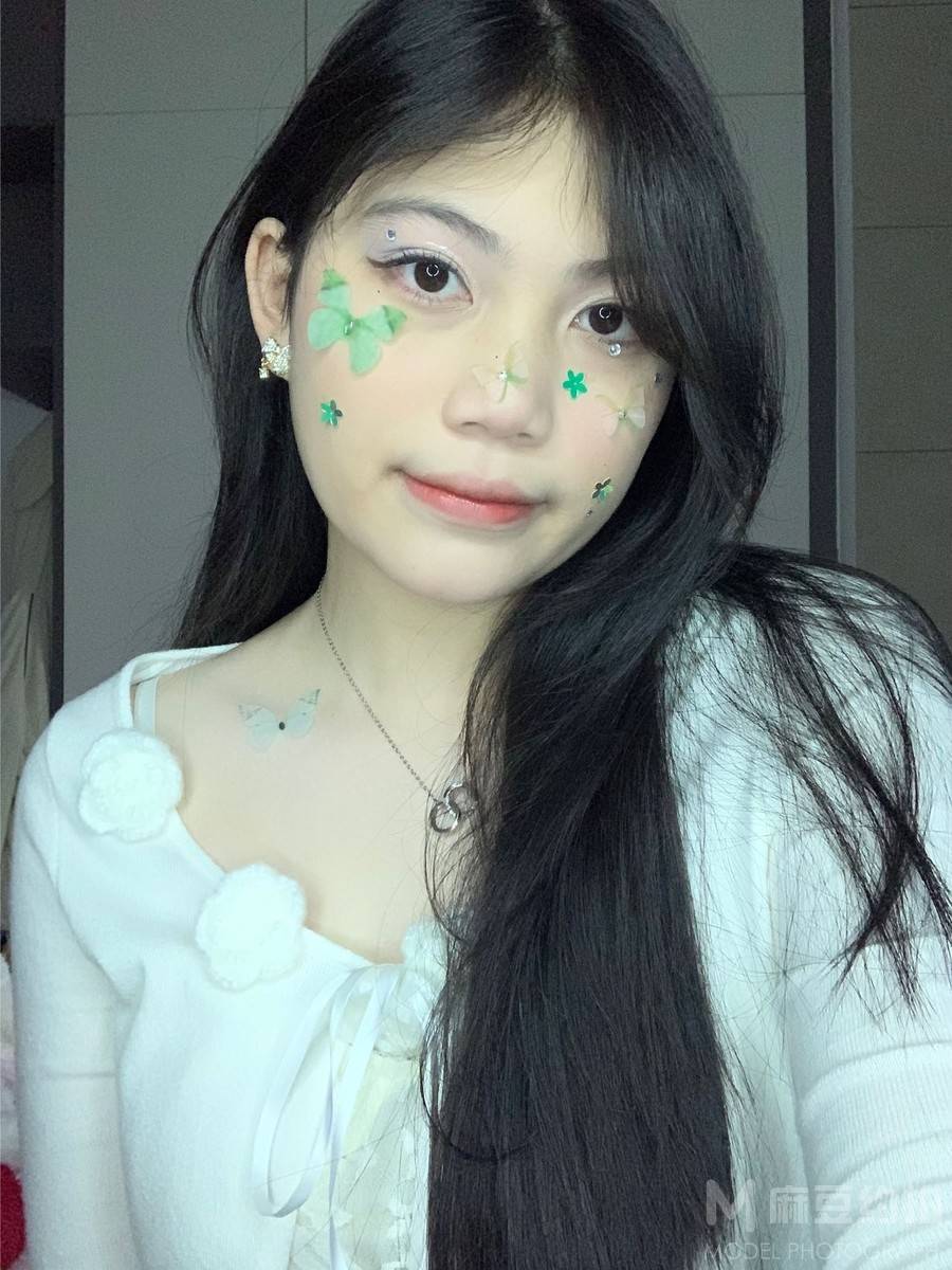 妆容模特