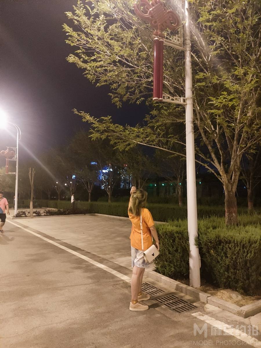情绪模特