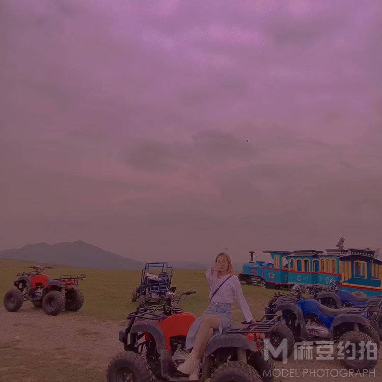 黑白模特