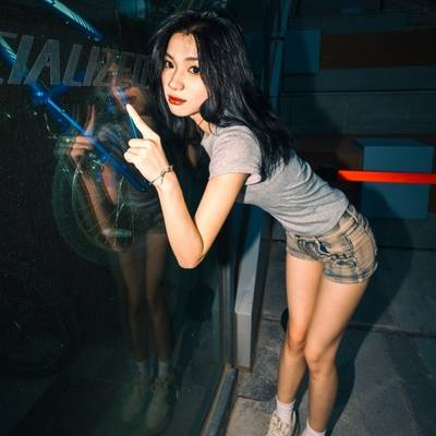 情绪模特