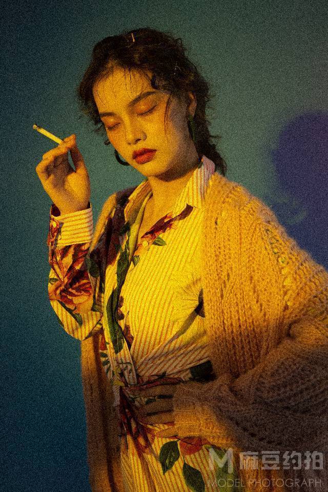 情绪模特
