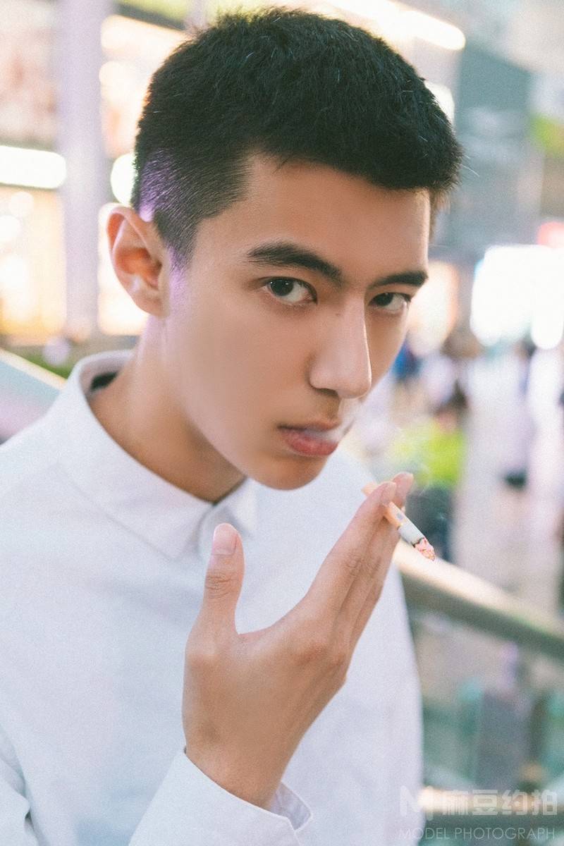 情绪模特